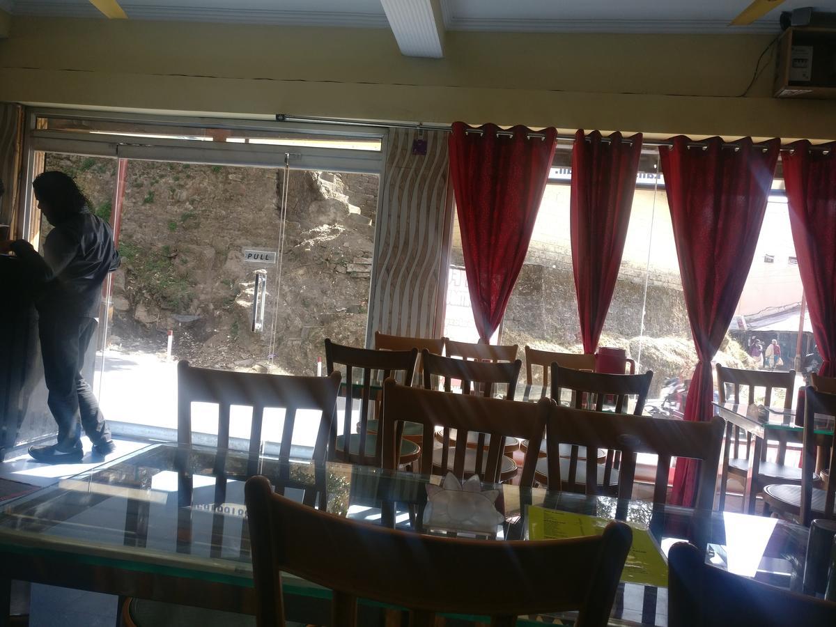 Galaxy Hotel & Restaurant Lansdowne Esterno foto